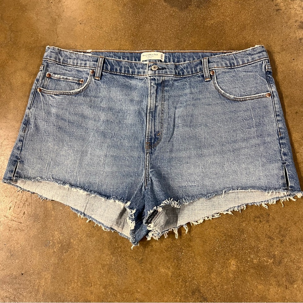 Abercrombie & Fitch Women's Denim Cut Off Jeans Shorts Size 20 The Mom Shorts 35
